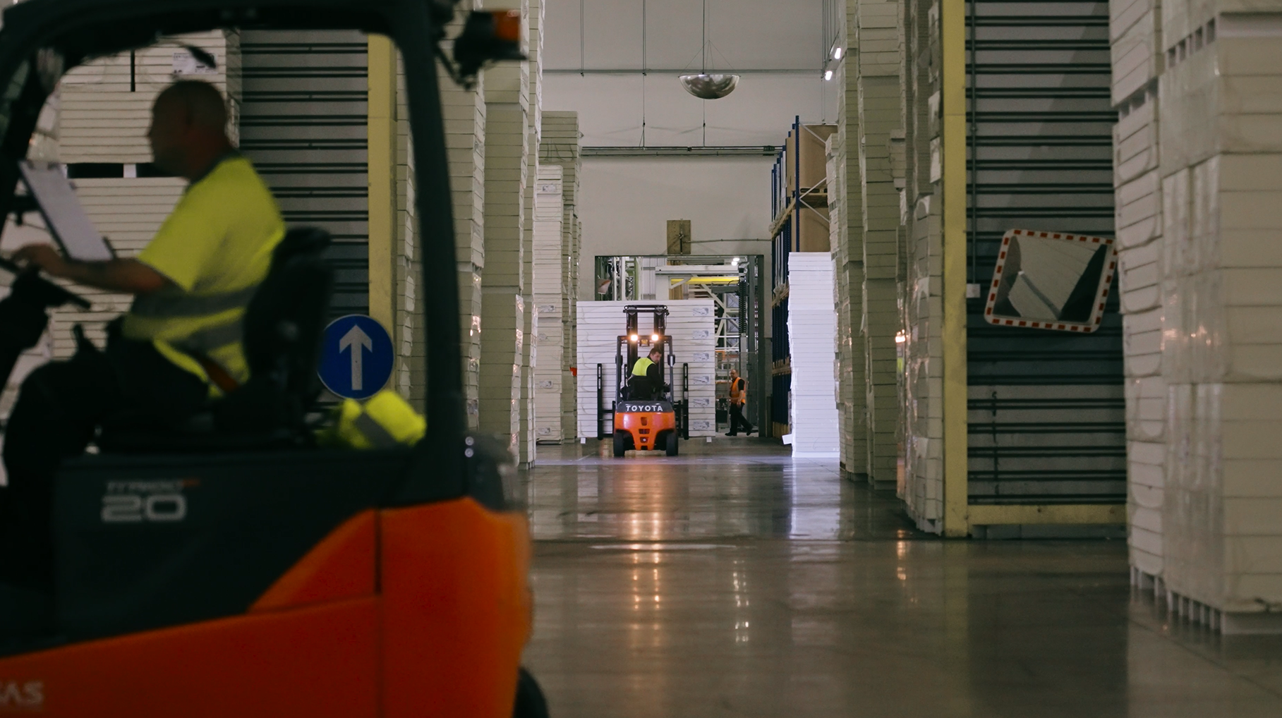 Forklift moving insulation boards inside the Recticel warehouse